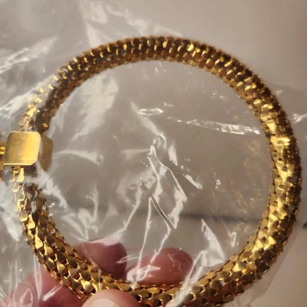 Brand New 3” Gold-tone Metal Mesh/ Snake Skin textured Bangle Key Ring K…